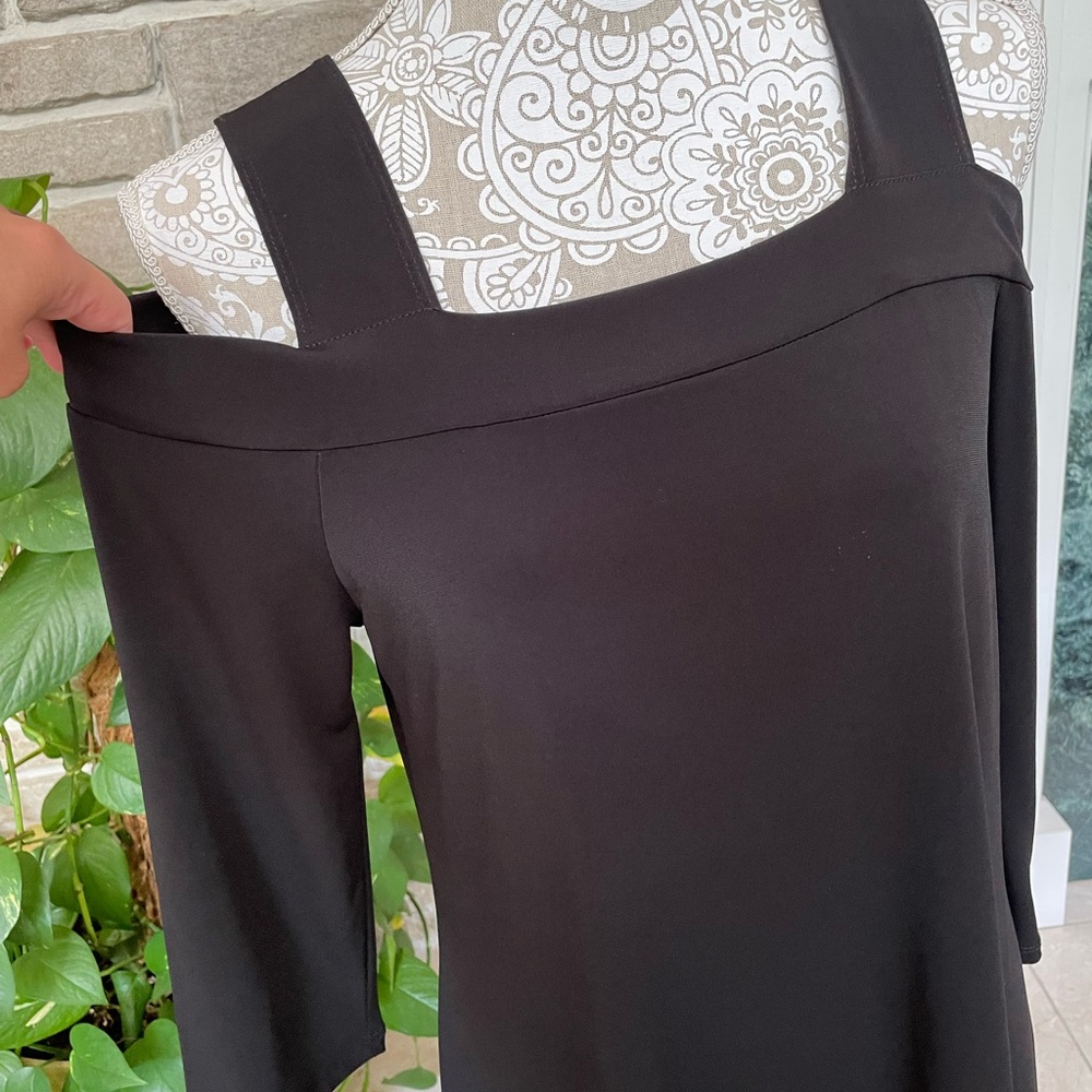 Clara Sun Woo Boutique Black cold Shoulder Shark Tale Hem Tunic size Medium